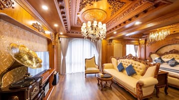 Phòng Suite Executive | 1 phòng ngủ, minibar, két bảo mật tại phòng, bàn