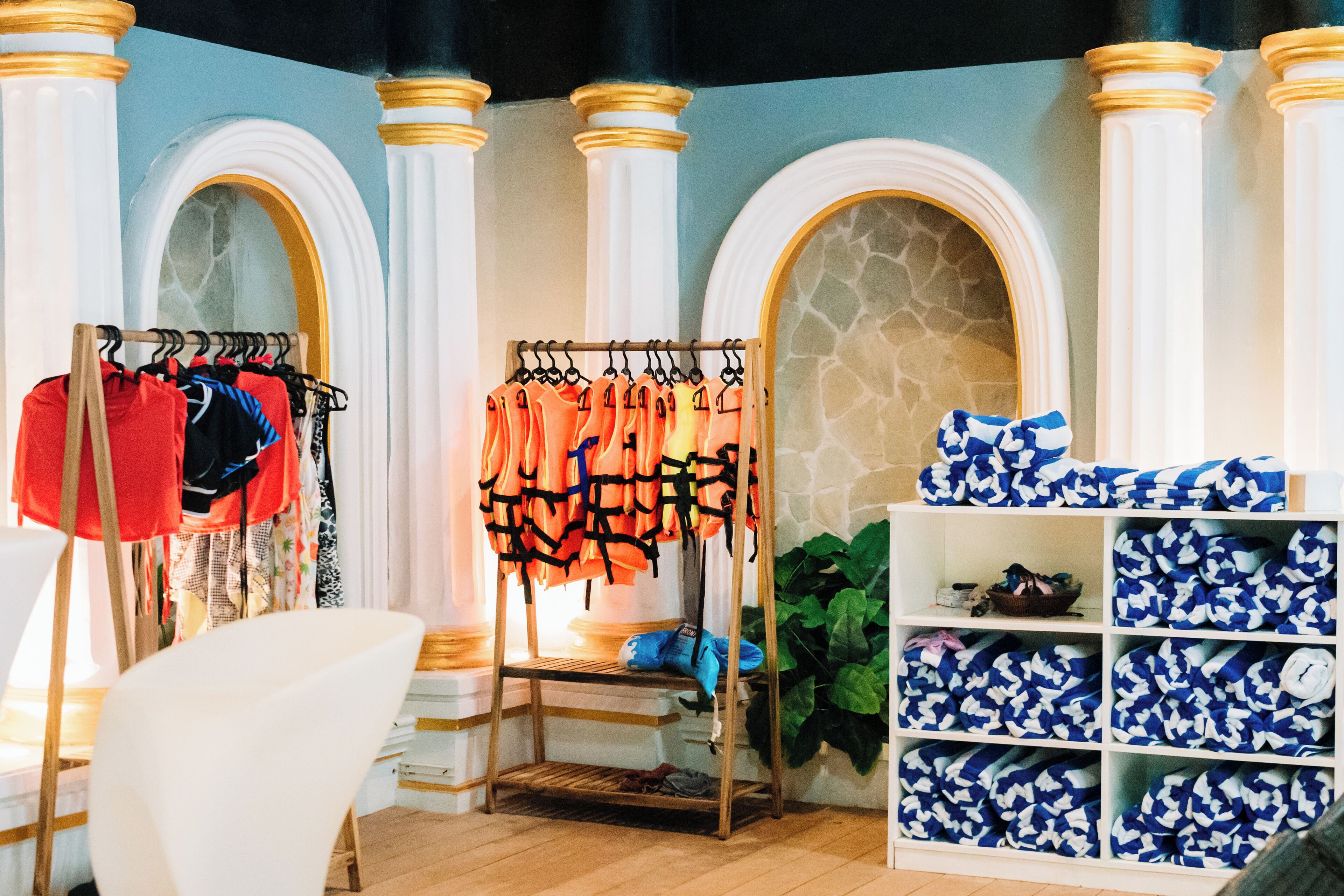 Innendørsbasseng og badevakt