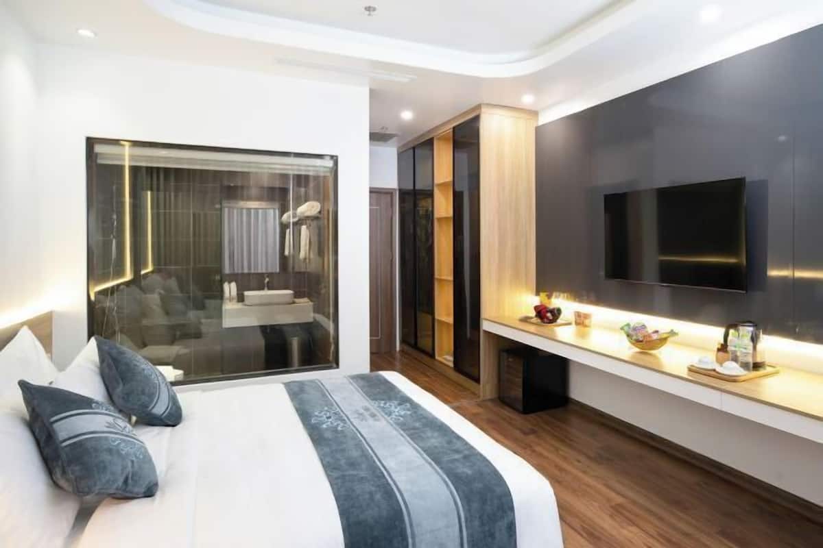 1 bedroom, minibar, in-room safe, desk