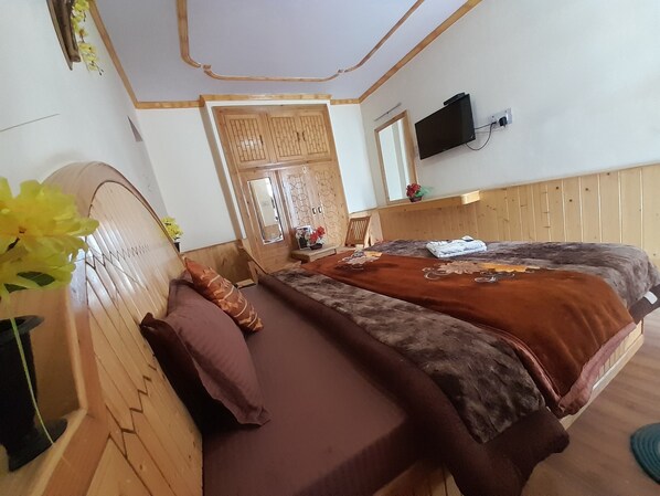 8 bedrooms, internet - Manali Hotels With Beautiful View & Snow Peak Mountain View (Manali)