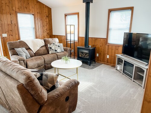 Cozy Home-Close to Lake & Centrally Located!