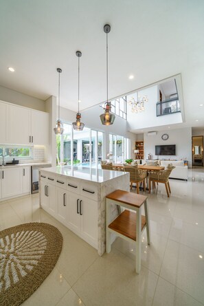 Fridge, microwave, stovetop, blender