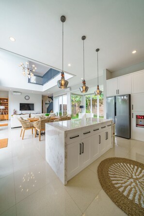 Fridge, microwave, stovetop, blender