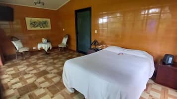 1 bedroom, bed sheets