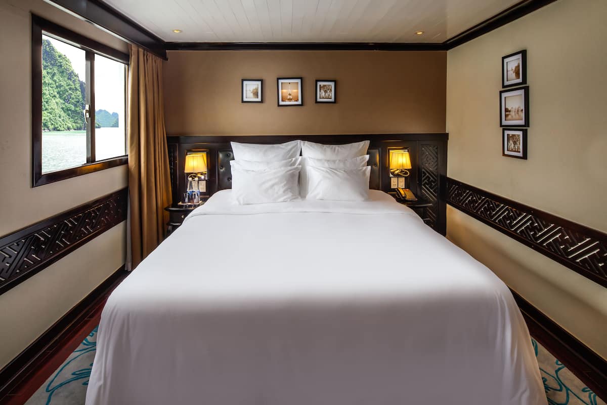Deluxe Window Cabin