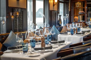 Dining - Paradise Sails Cruise Ha Long (Ha Long)