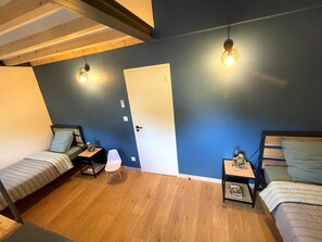 2 chambres, fer et planche à repasser, lit parapluie, Wi-Fi gratuit