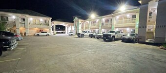 Woodland Inn & Suites