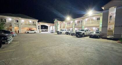 Woodland Inn & Suites