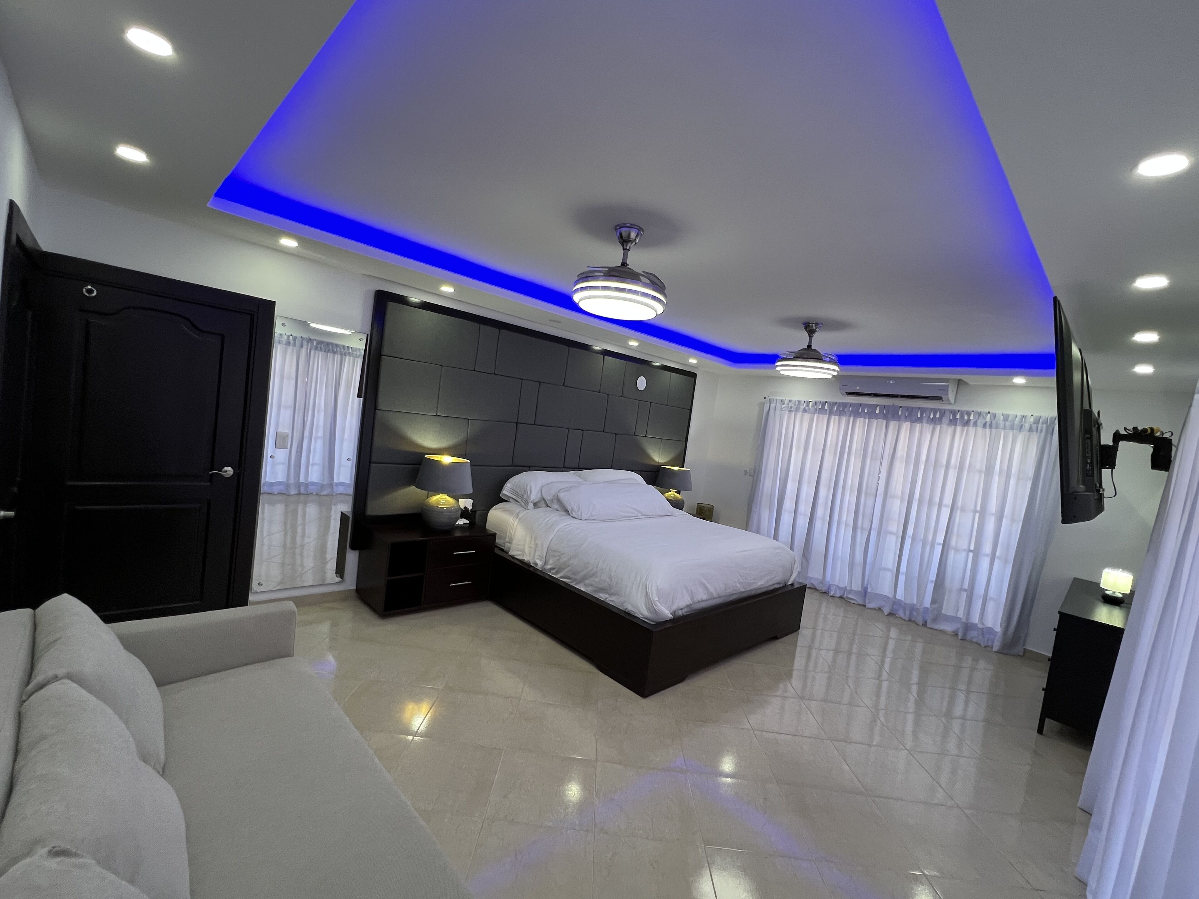 5 dormitorios, tabla de planchar con plancha, wifi y ropa de cama