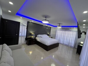 5 habitaciones, tabla de planchar con plancha, wifi y ropa de cama 