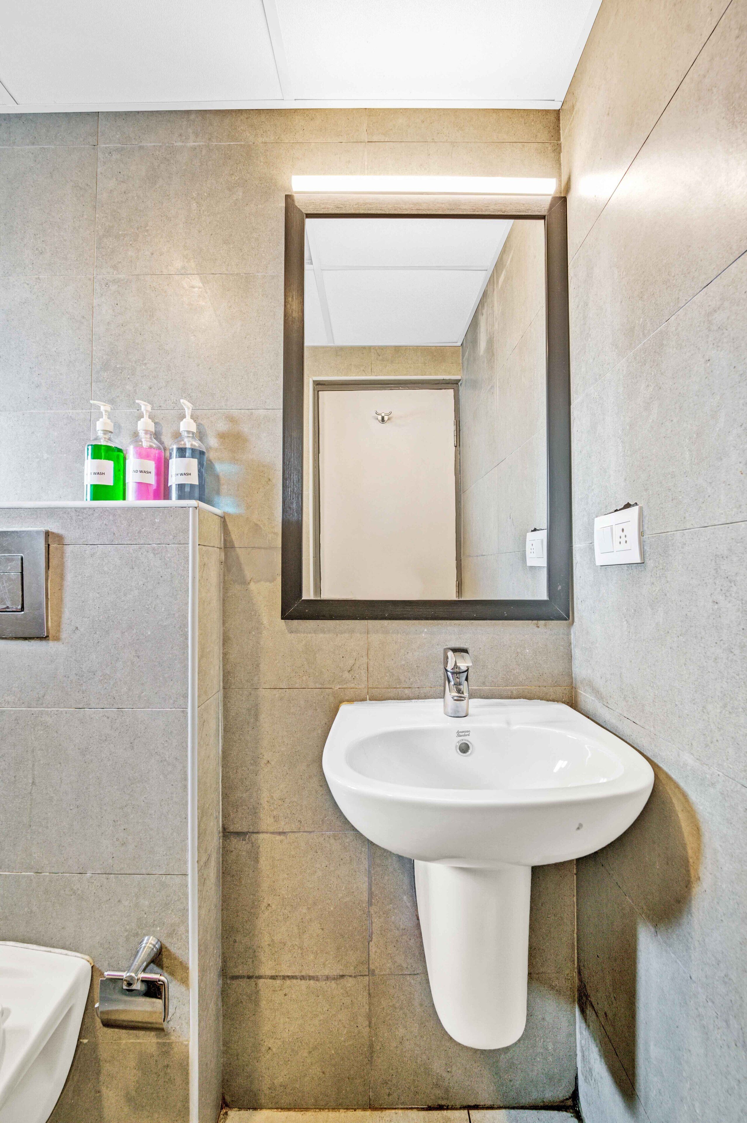 Kamar Double Deluks | Kamar mandi | Shower, perlengkapan mandi gratis, pengering rambut, dan handuk