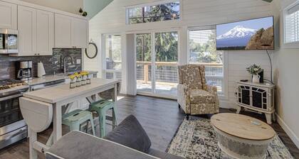 Impeccable Guest House, New Furnishing, Near Downtown. EV Charger, Dog Friendly, Deck, Enclosed Yard