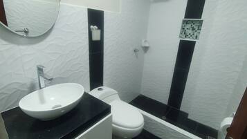 Panoramic Apartment, 3 Bedrooms, Kitchen, City View | Bathroom | Shower, free toiletries, towels, soap