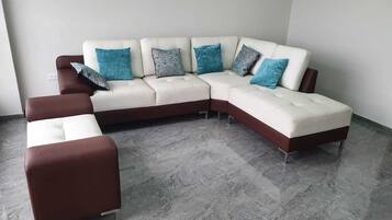 Panoramic Apartment, 3 Bedrooms, Kitchen, City View | Living room | 55-inch Smart TV with cable channels, TV, Netflix