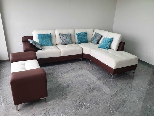 Panoramic-Apartment, 3 Schlafzimmer, Küche, Stadtblick | Wohnzimmer