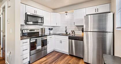 Centrally Located & Updated 2 Bed APT