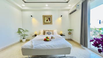 Apartment, 3 Bedrooms | 3 bedrooms, desk, iron/ironing board, free WiFi