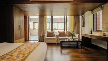 Pent House | Premium bedding, free WiFi, bed sheets
