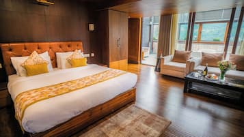 Pent House | Premium bedding, free WiFi, bed sheets