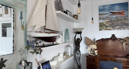 SEA FOREVER <br>cosy seaside apartment metres to beach shops and dining