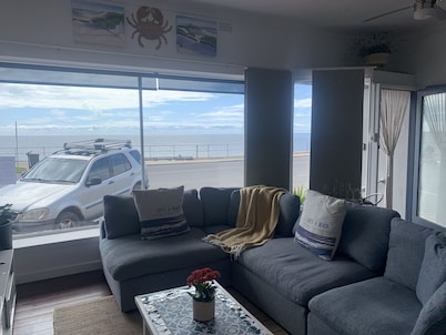 SEA FOREVER <br>cosy seaside apartment  metres to beach shops and dining