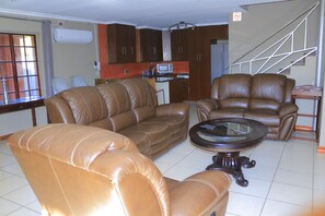 Executive Suite, Patio | Living area | 75-cm plasma TV with satellite channels - Novel Enterprises Bed and Breakfast (Rustenburg)
