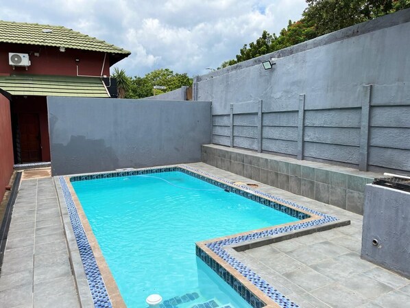 Outdoor pool - Novel Enterprises Bed and Breakfast (Rustenburg)