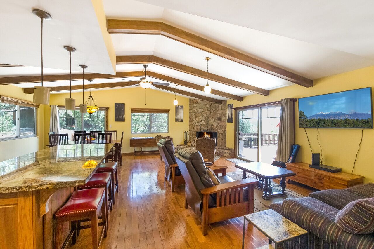 テレビ、暖炉、テレビゲーム