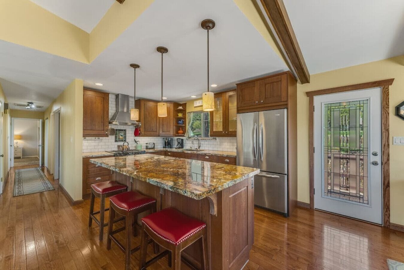 Kylskåp, mikrovågsugn, ugn och spishäll