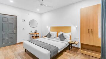 Deluxe Double Room | Hypo-allergenic bedding, desk, laptop workspace, blackout drapes