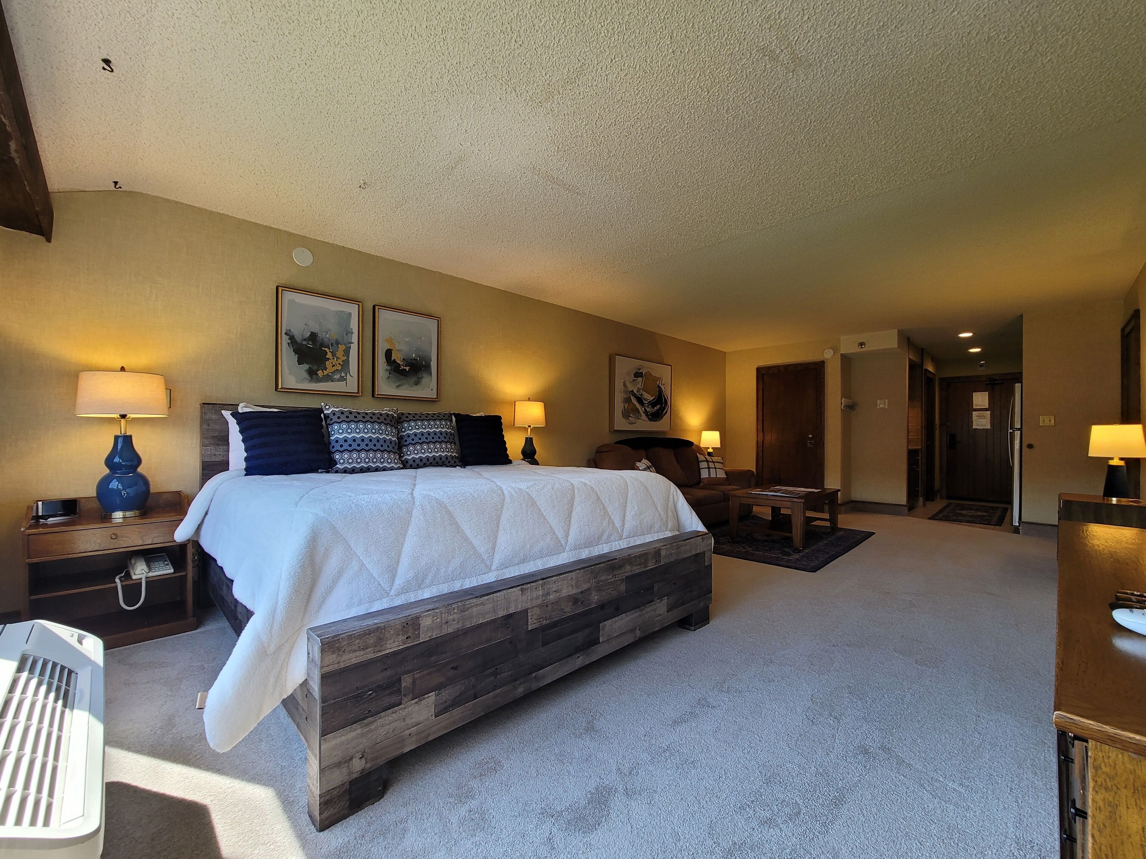 1 BEDROOM STUDIO SUITE IN EXCLUSIVE TAMARRON RESORT!