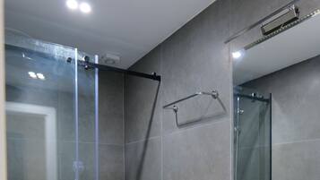 Triple Room, Ground Floor | Bathroom | Free toiletries, hair dryer, towels