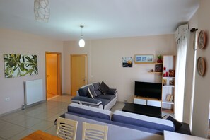 Apartment, 2 Bedrooms | Living area