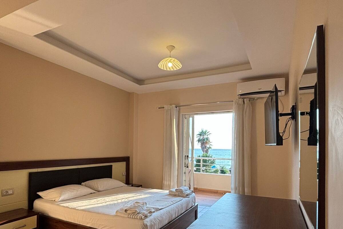 Double Room, Balcony, Sea View | WiFi (free)