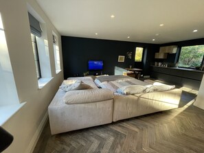 1 bedroom, WiFi - Nestled in a grand private estate, near woodlands, easy access London (Kingston upon Thames)