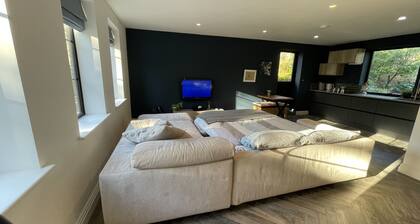 Nestled in a grand private estate, near woodlands, easy access London