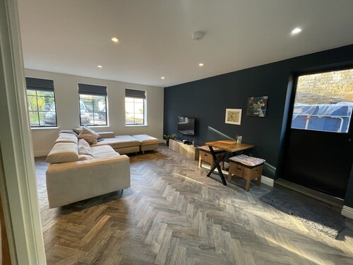 Nestled in a grand private estate, near woodlands, easy access London