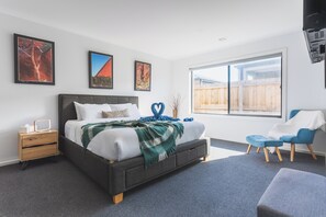 4 bedrooms, desk, iron/ironing board, travel crib