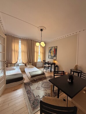 2 bedrooms, desk, iron/ironing board, free WiFi - Lovely central appartement with to large bedrooms (Oslo)