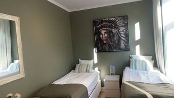 2 bedrooms, desk, iron/ironing board, free WiFi