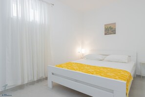 1 bedroom, iron/ironing board, free WiFi, bed sheets - Cute and modern apt, historical neighborhood, near the city center, Marina 1 (Split)