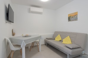 Dining - Cute and modern apt, historical neighborhood, near the city center, Marina 1 (Split)