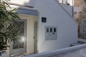 Exterior detail - Cute and modern apt, historical neighborhood, near the city center, Marina 1 (Split)