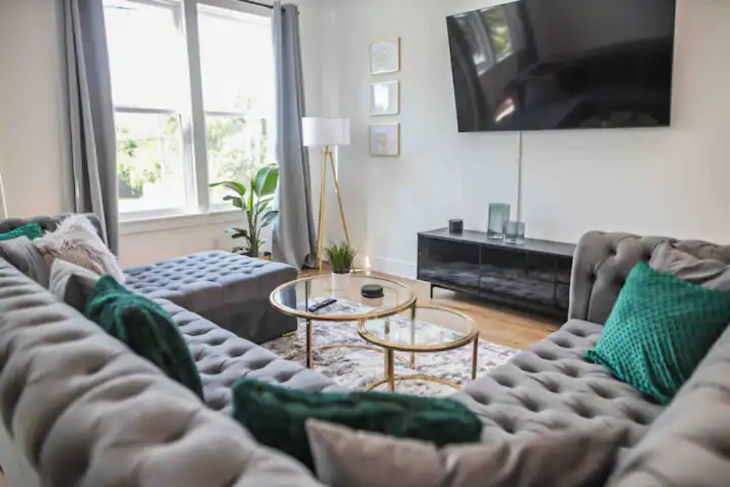 Bright, Three Story With Views of Downtown HTX