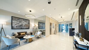 Coin salon dans le hall