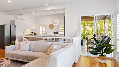 3 bedroom beach home just minutes walk to the beach