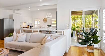 3 bedroom beach home just minutes walk to the beach