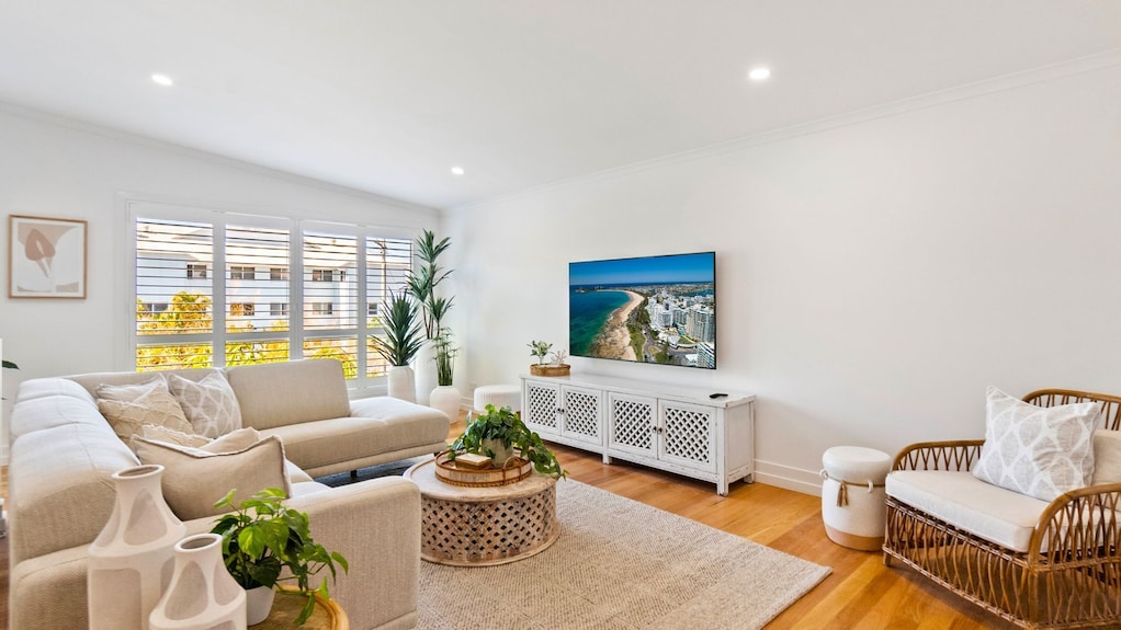 3 Bedroom Beach Home Just Minutes Walk To The Beach - Mooloolaba