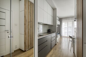 Business Studio | Private kitchenette | Mini-fridge, stovetop, dishwasher, electric kettle